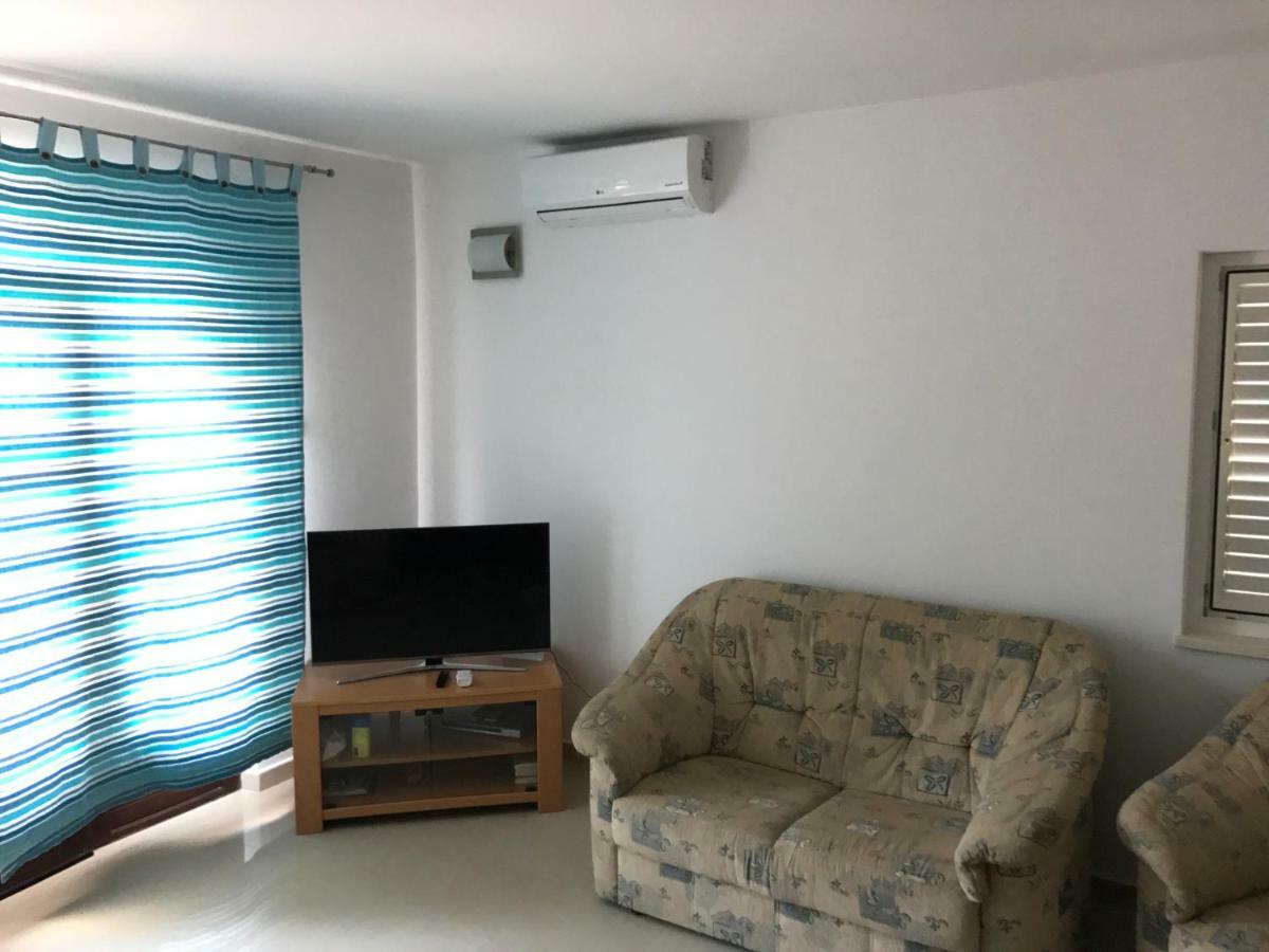 Apartments Volarevic Blace Bagian luar foto